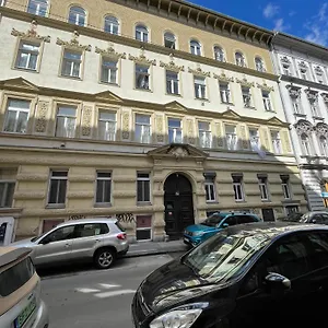 Little Oasis Close To The Opera Budapest
